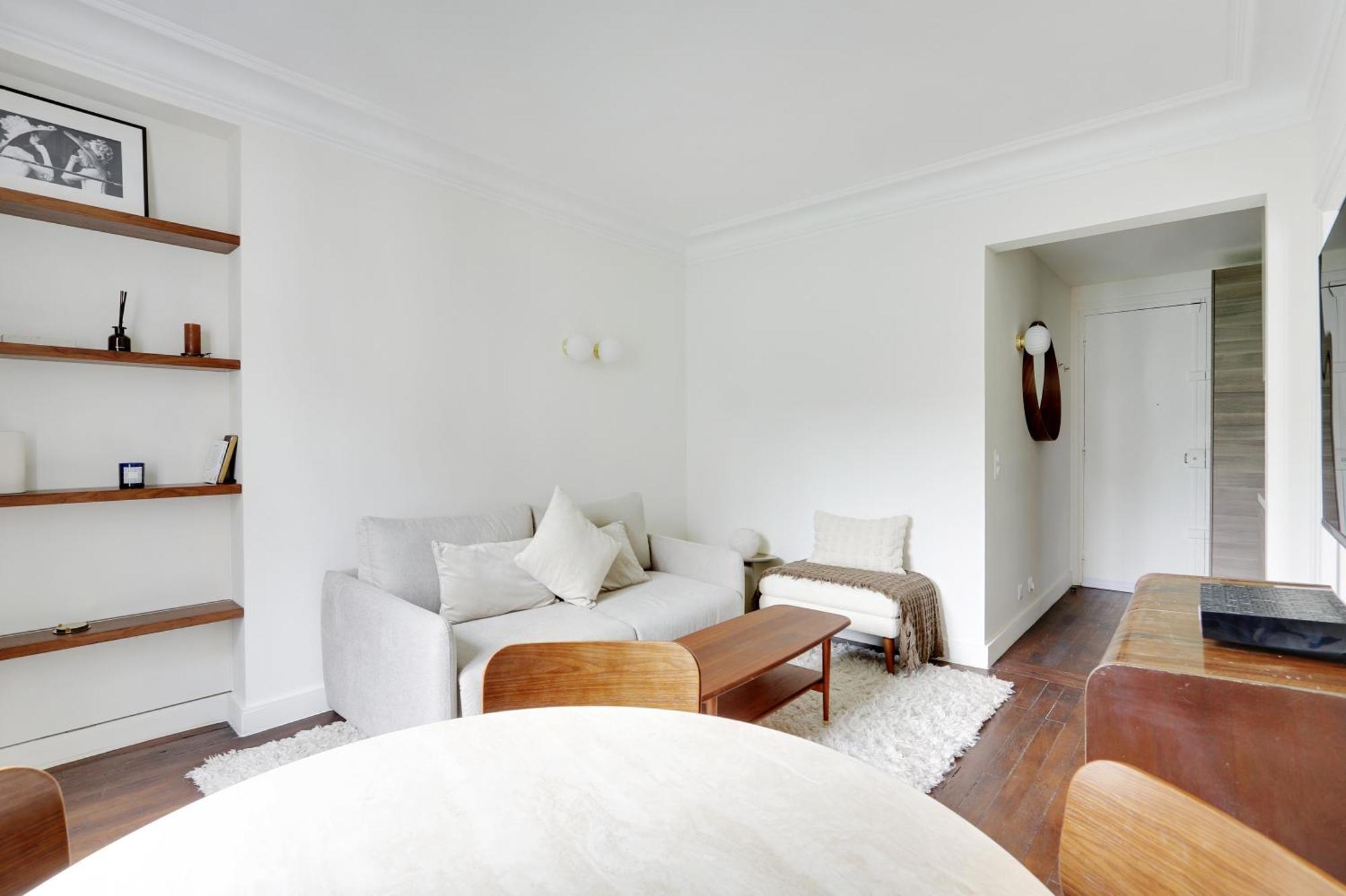 Pick A Flat's In Saint-germain - Rue De Sevres Paris